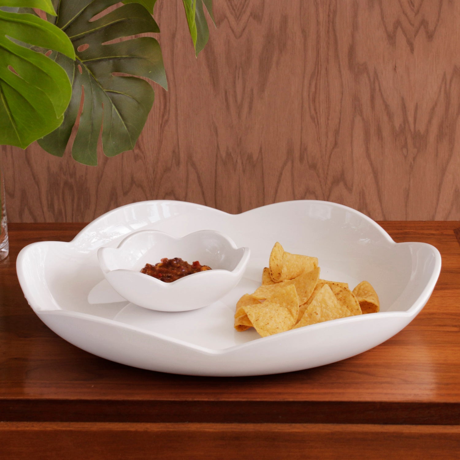 Vida Amelia Round Platter with Mini Dip Bowl