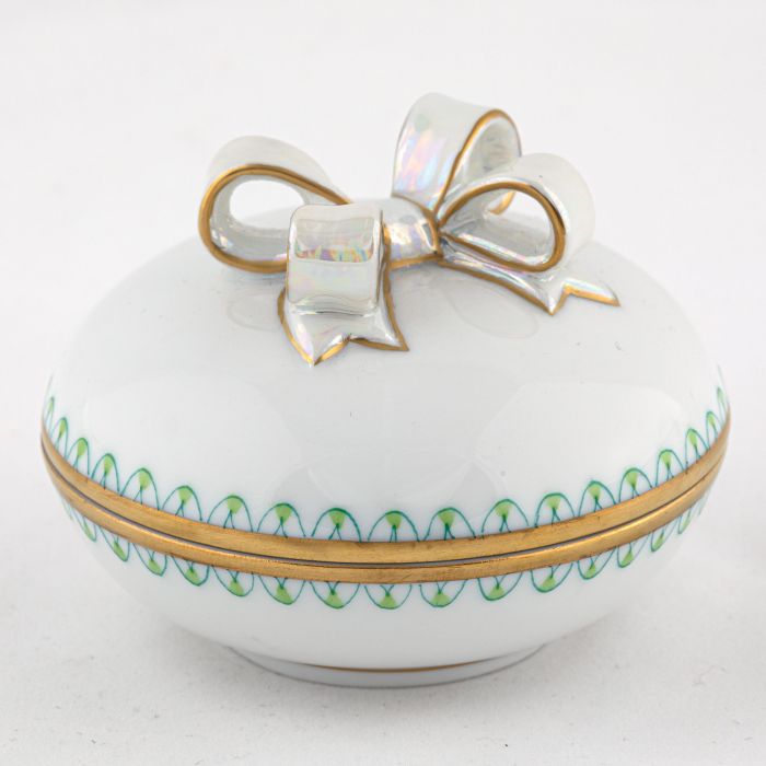 Round Box With Bow