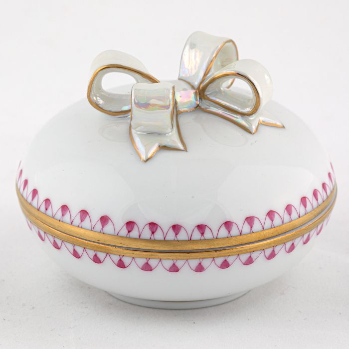Round Box With Bow