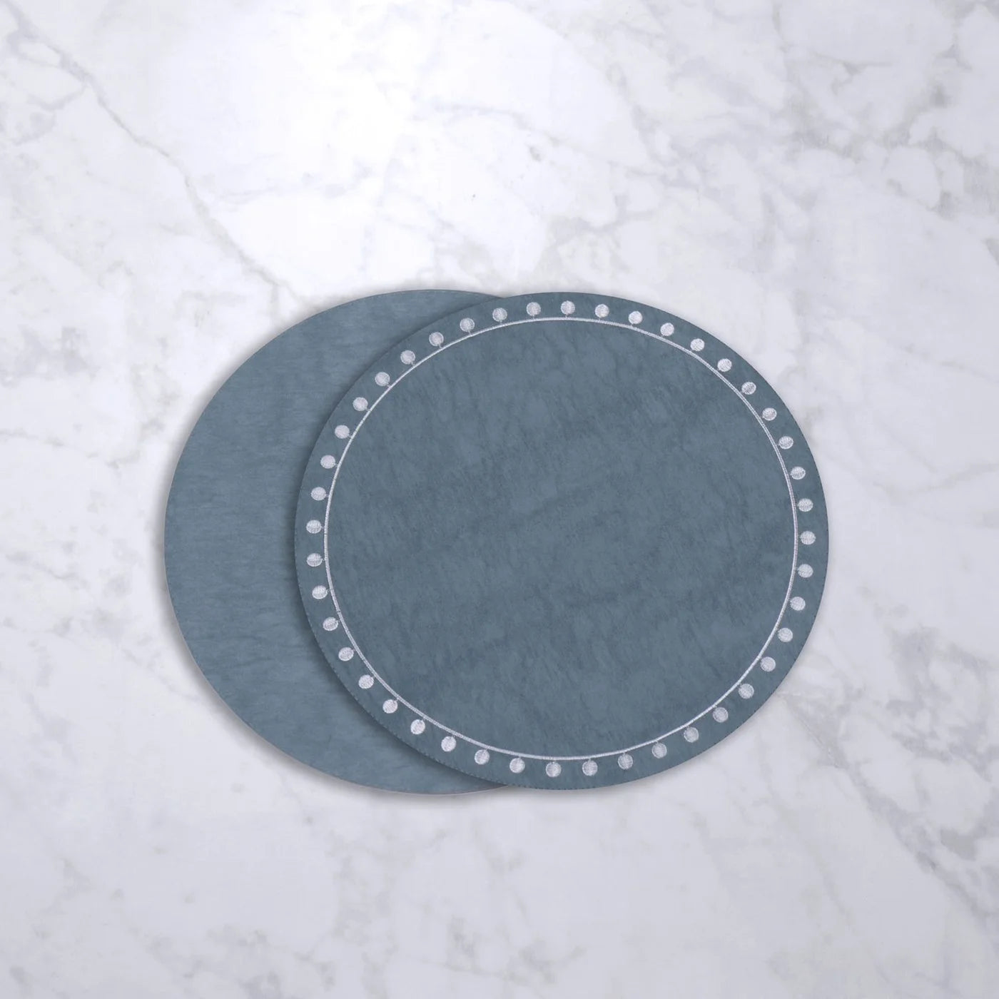 VIDA Round Embroidered Dots 15.5" Round Placemats Set of 4 (Blue and White)