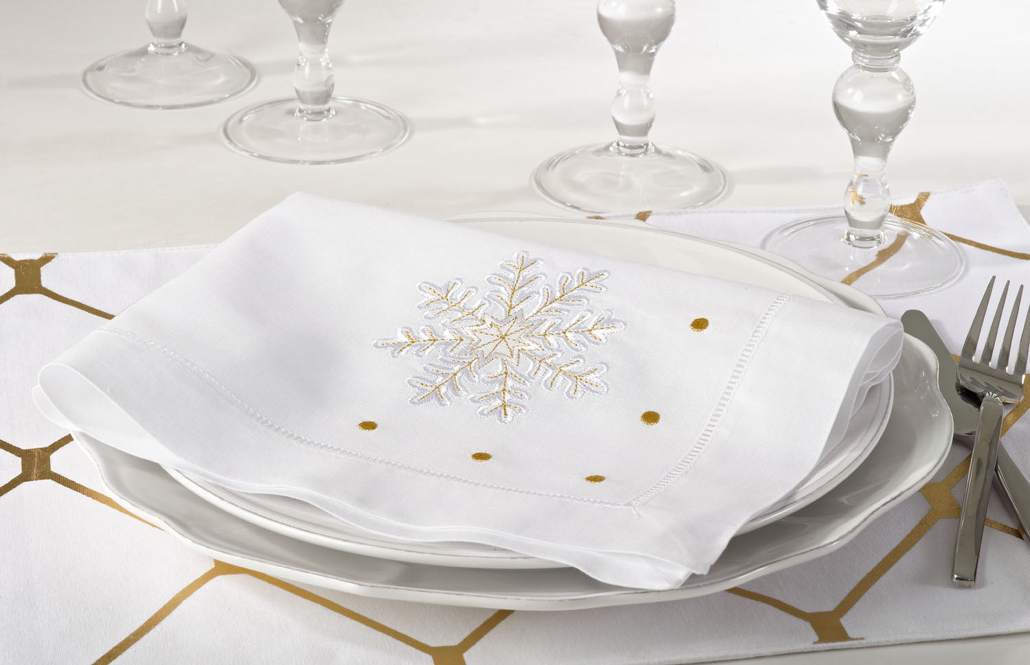 Snowflake Embroidered Hemstitch Napkins set/6