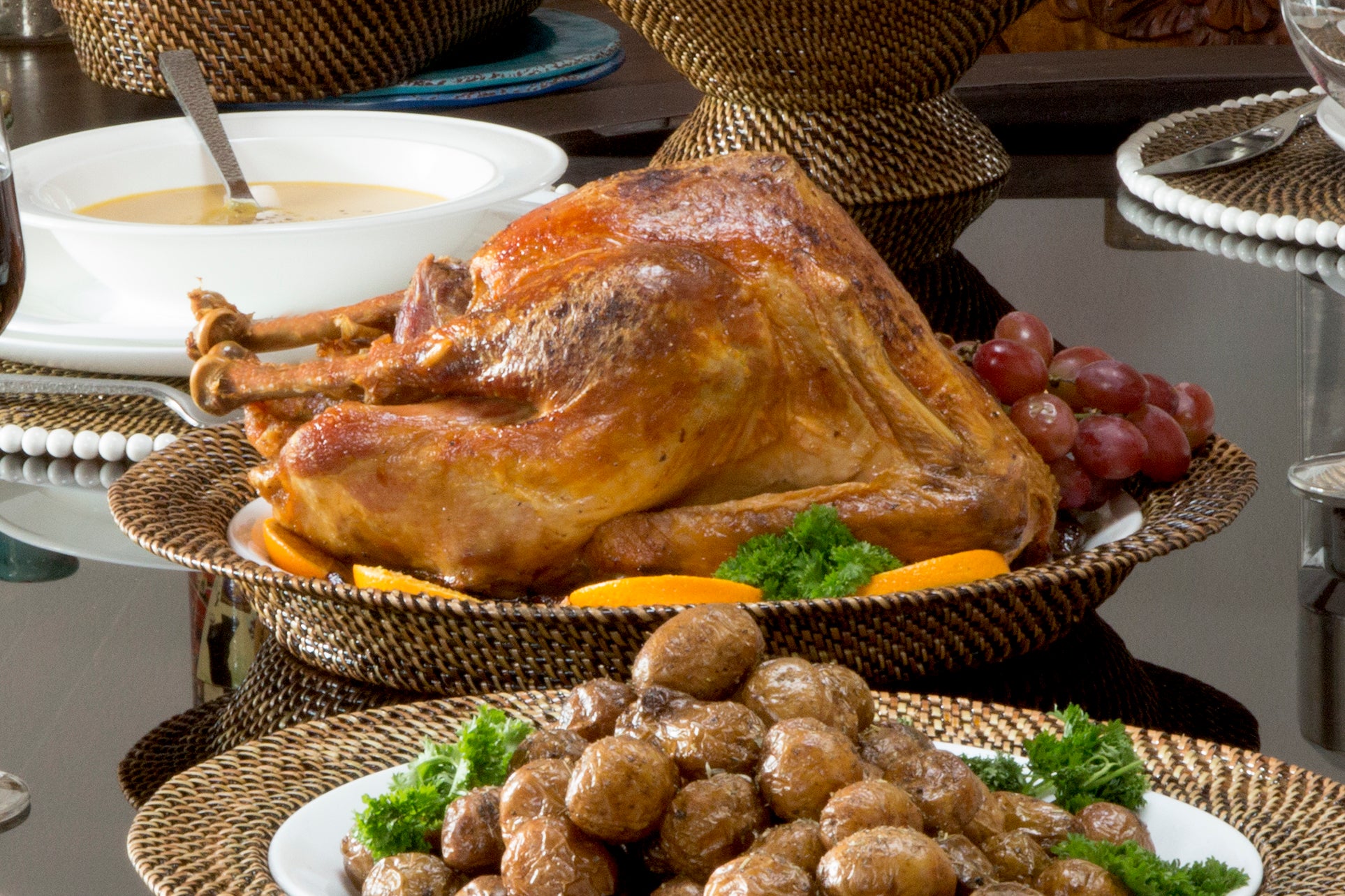 Oval Platter Holder includes White Laminated Glass