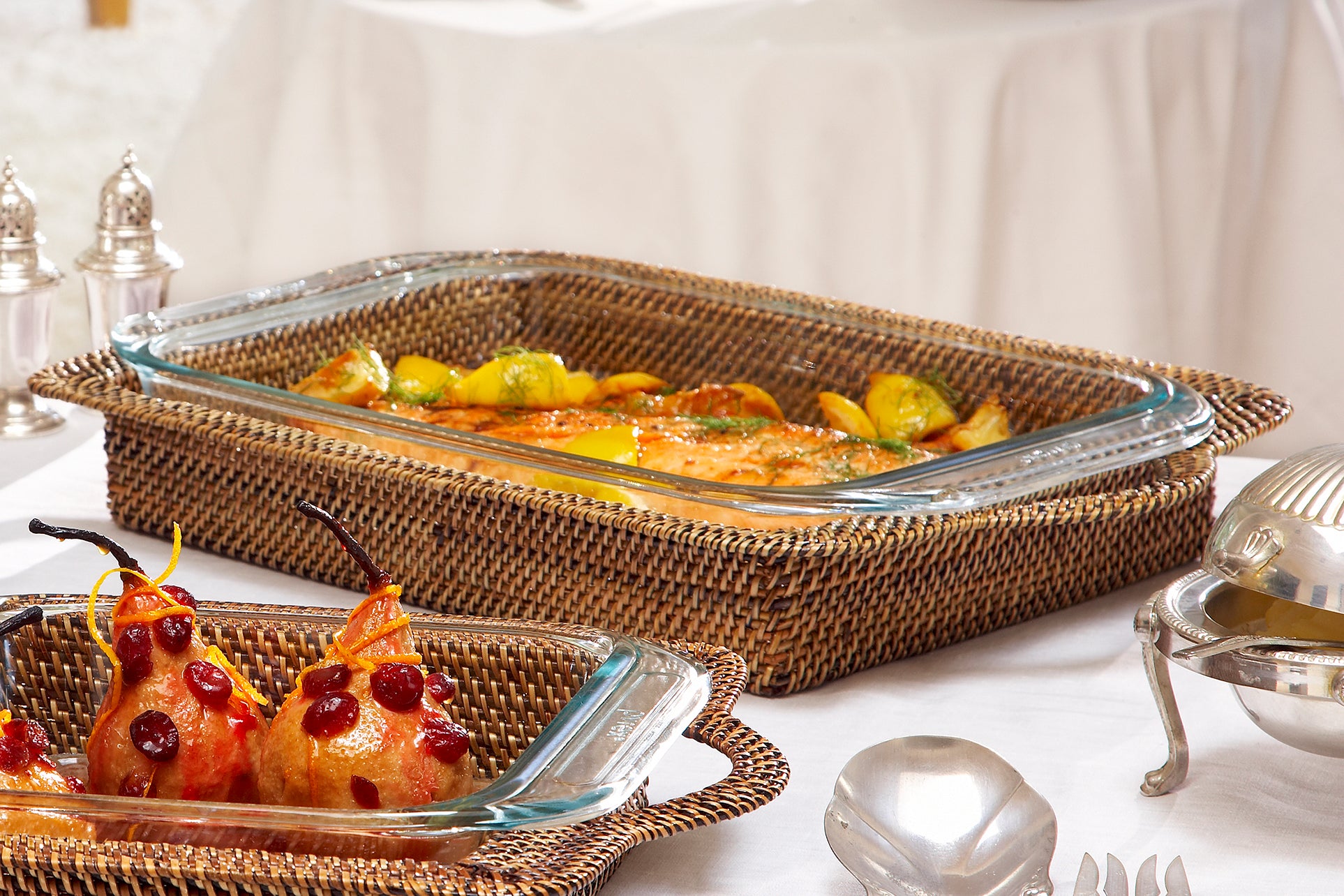 Rectangular Tray Holder INCLUDES Pyrex 2QT baker