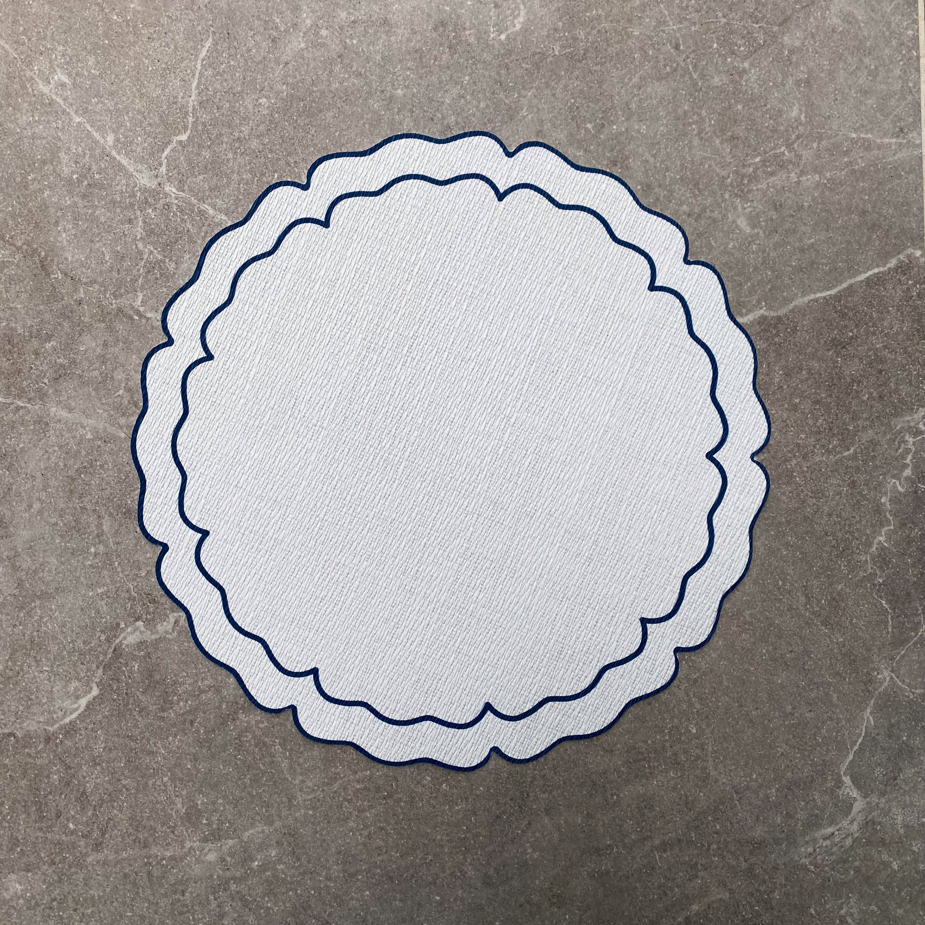 Scalloped Round Vinilo Placemats