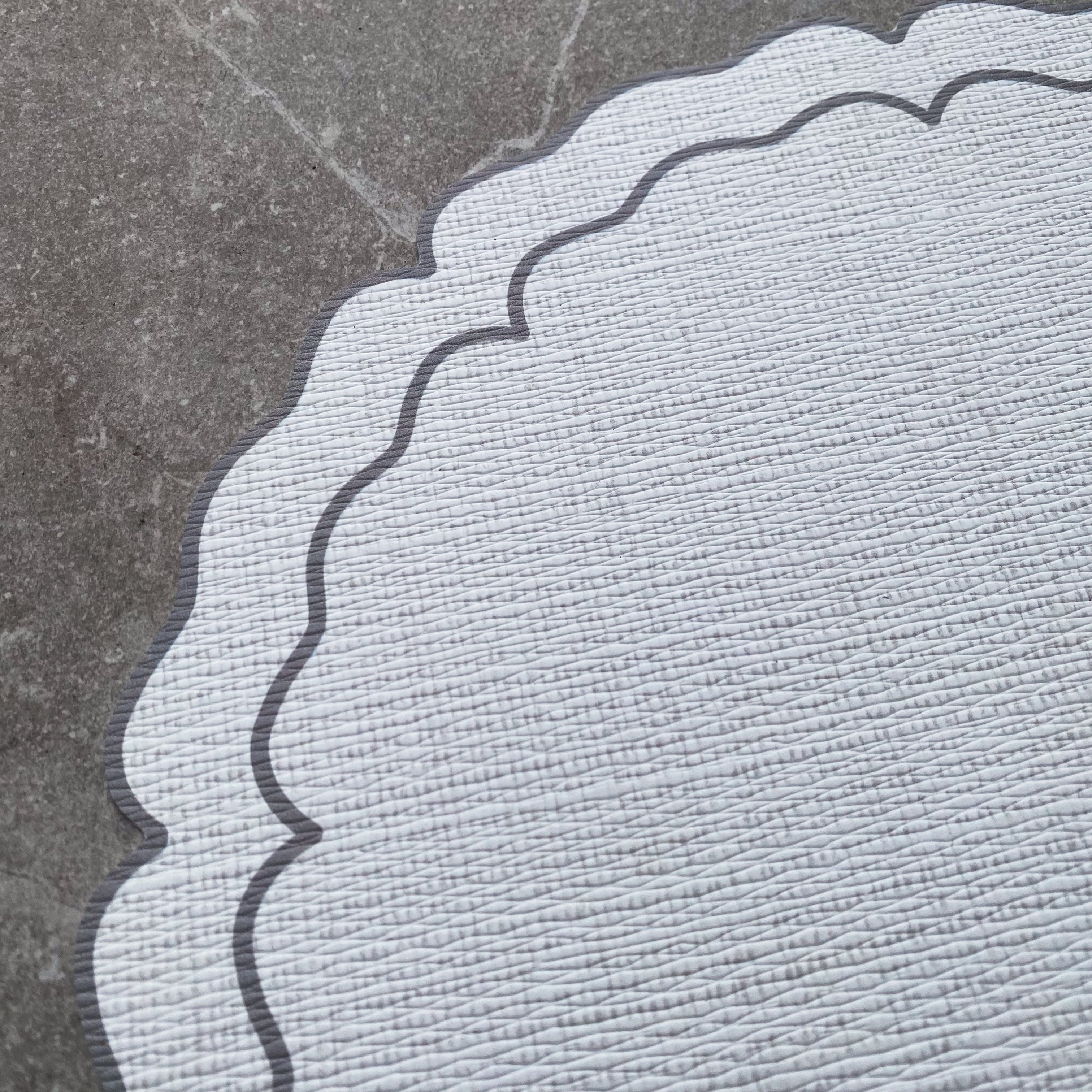 Scalloped Round Vinilo Placemats