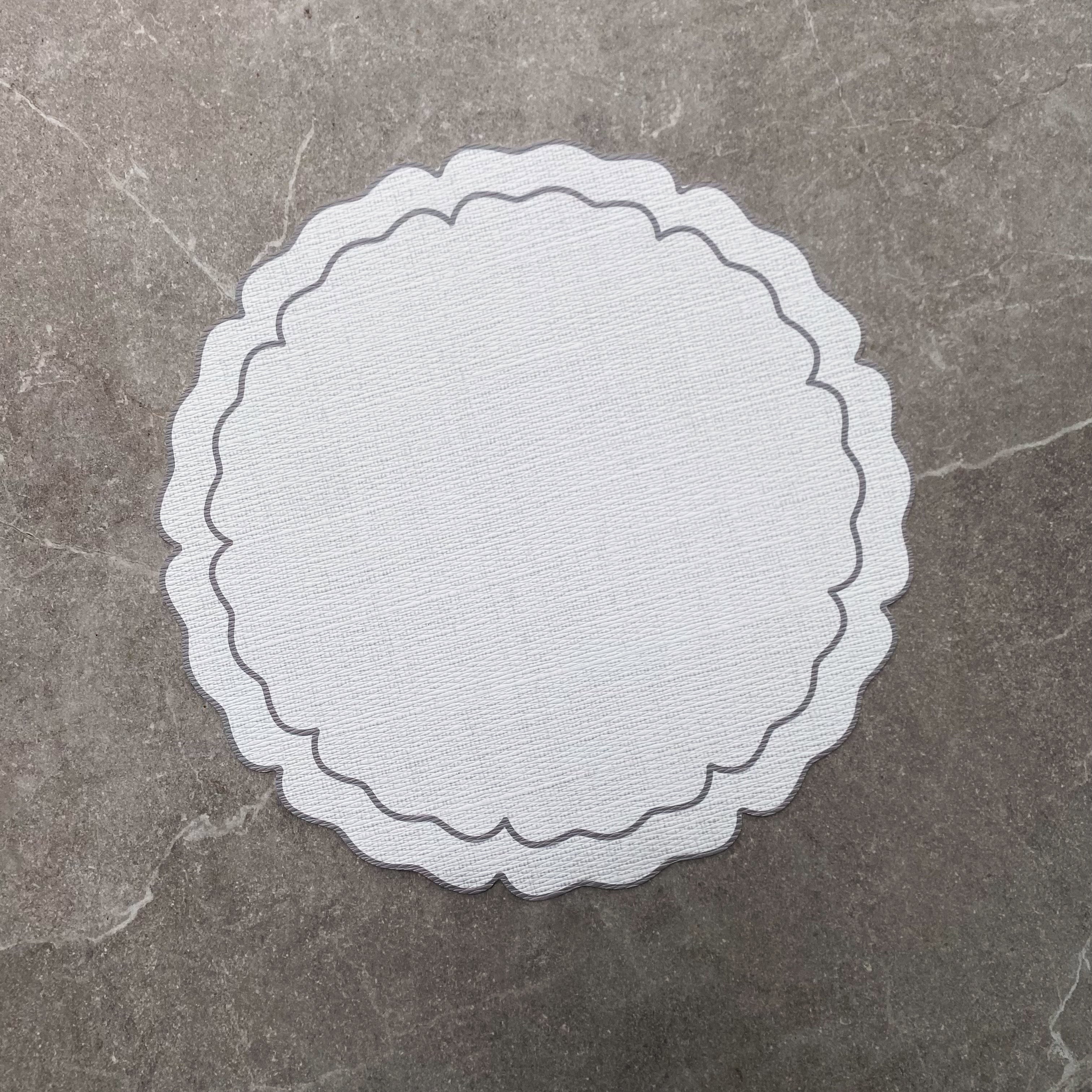 Scalloped Round Vinilo Placemats
