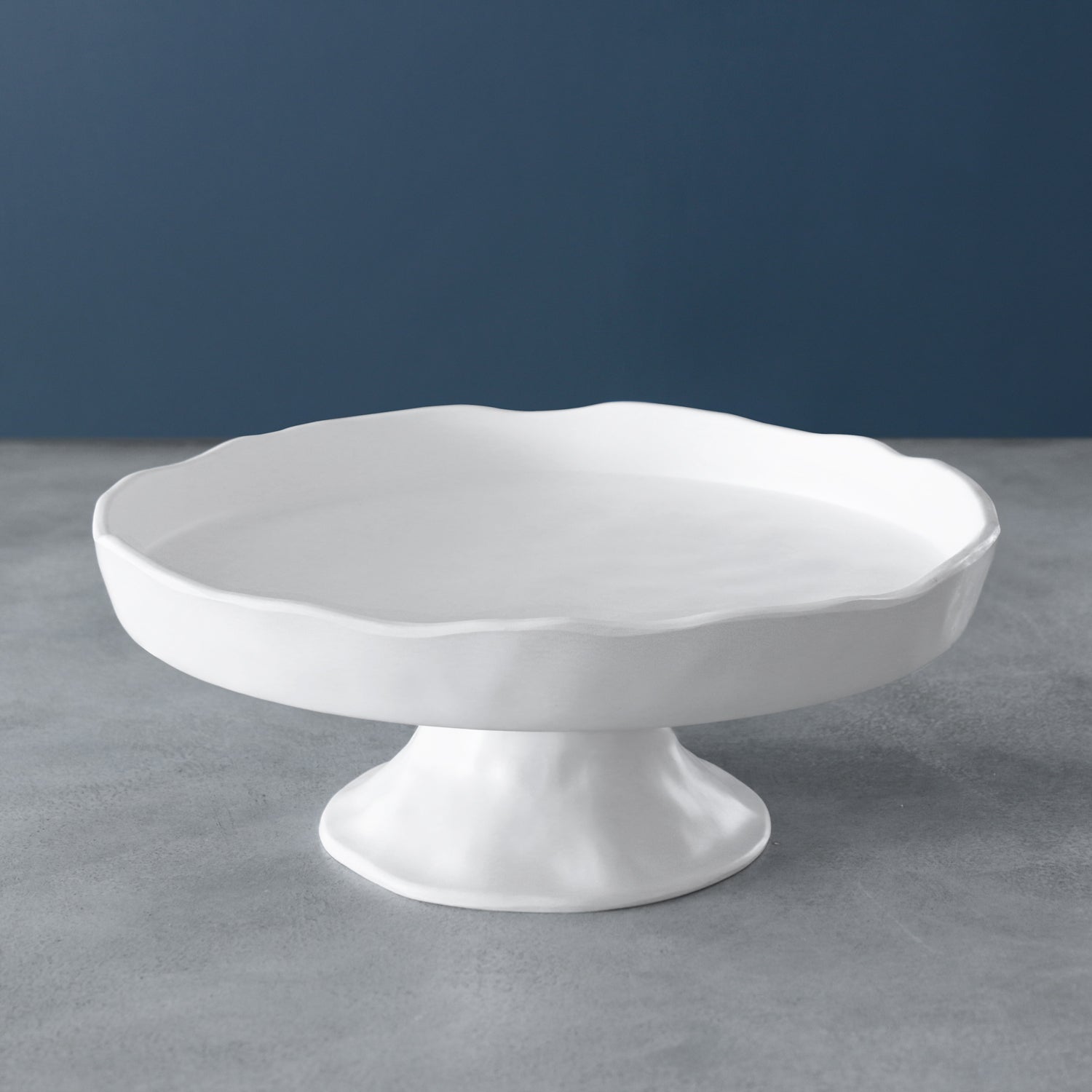 Vida Nube Round Pedestal Cake Plate - White