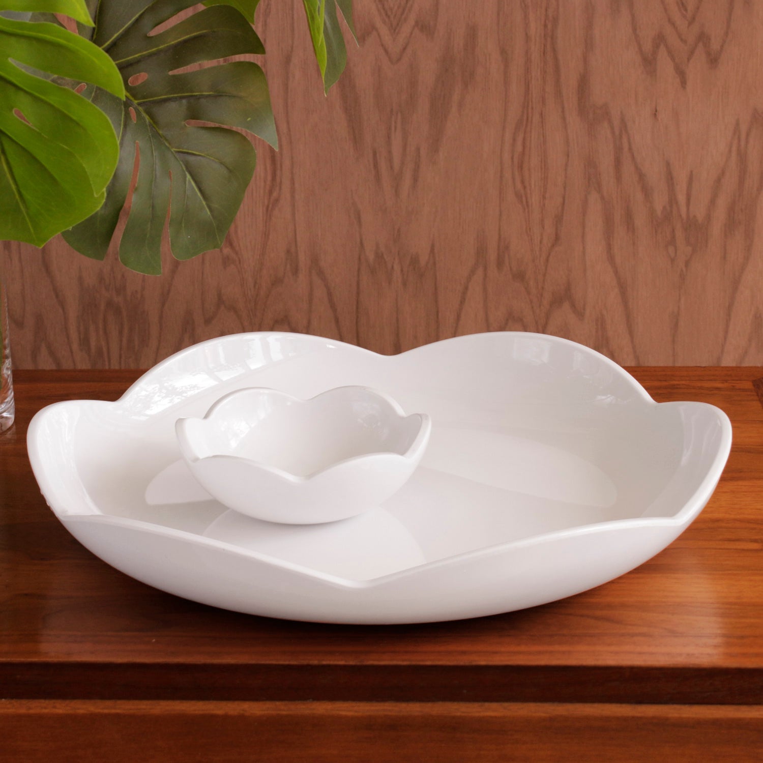 Vida Amelia Round Platter with Mini Dip Bowl
