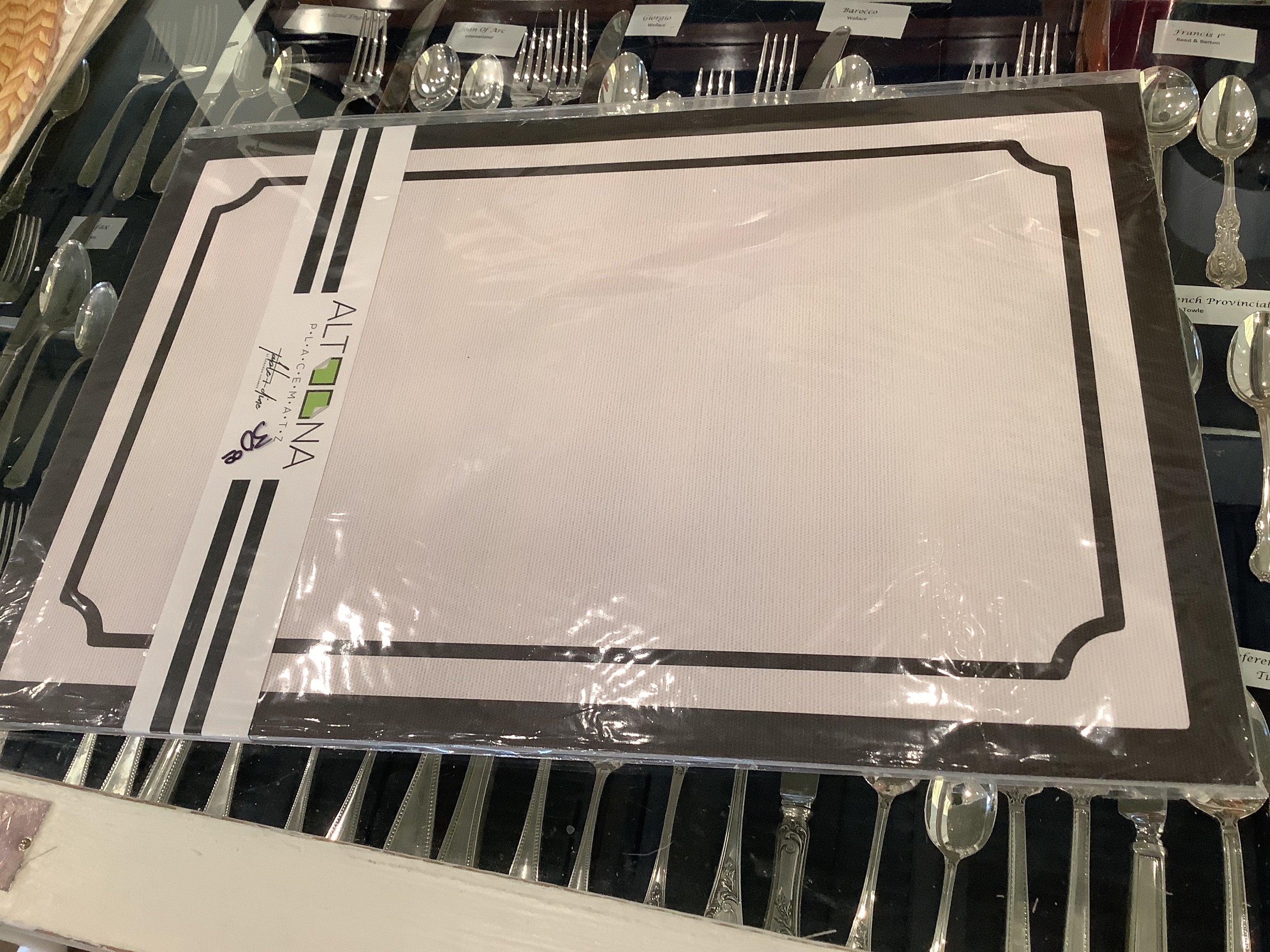 Placemats Paper 24 pack Trellis Black