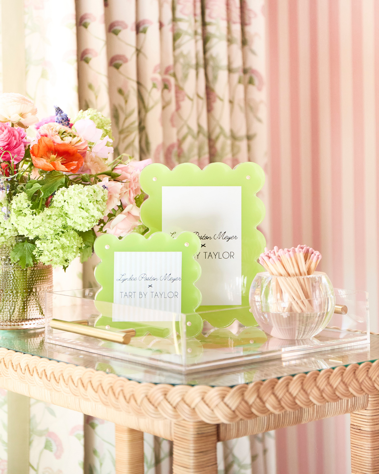 Acrylic Scalloped Picture Frame