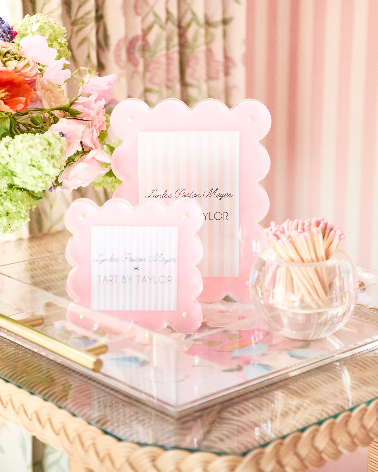 Acrylic Scalloped Picture Frame