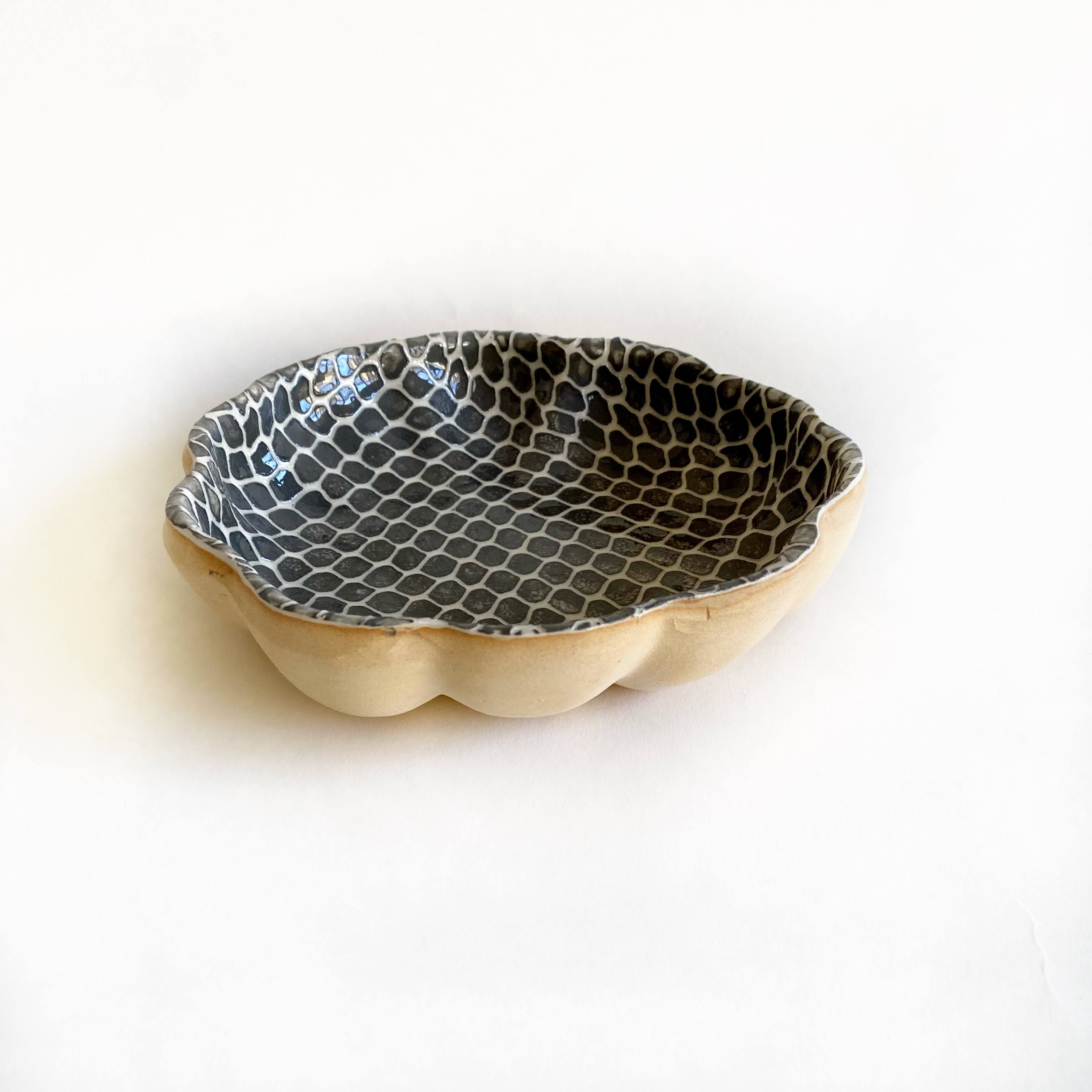 Charcoal Medium Scallop Bowl