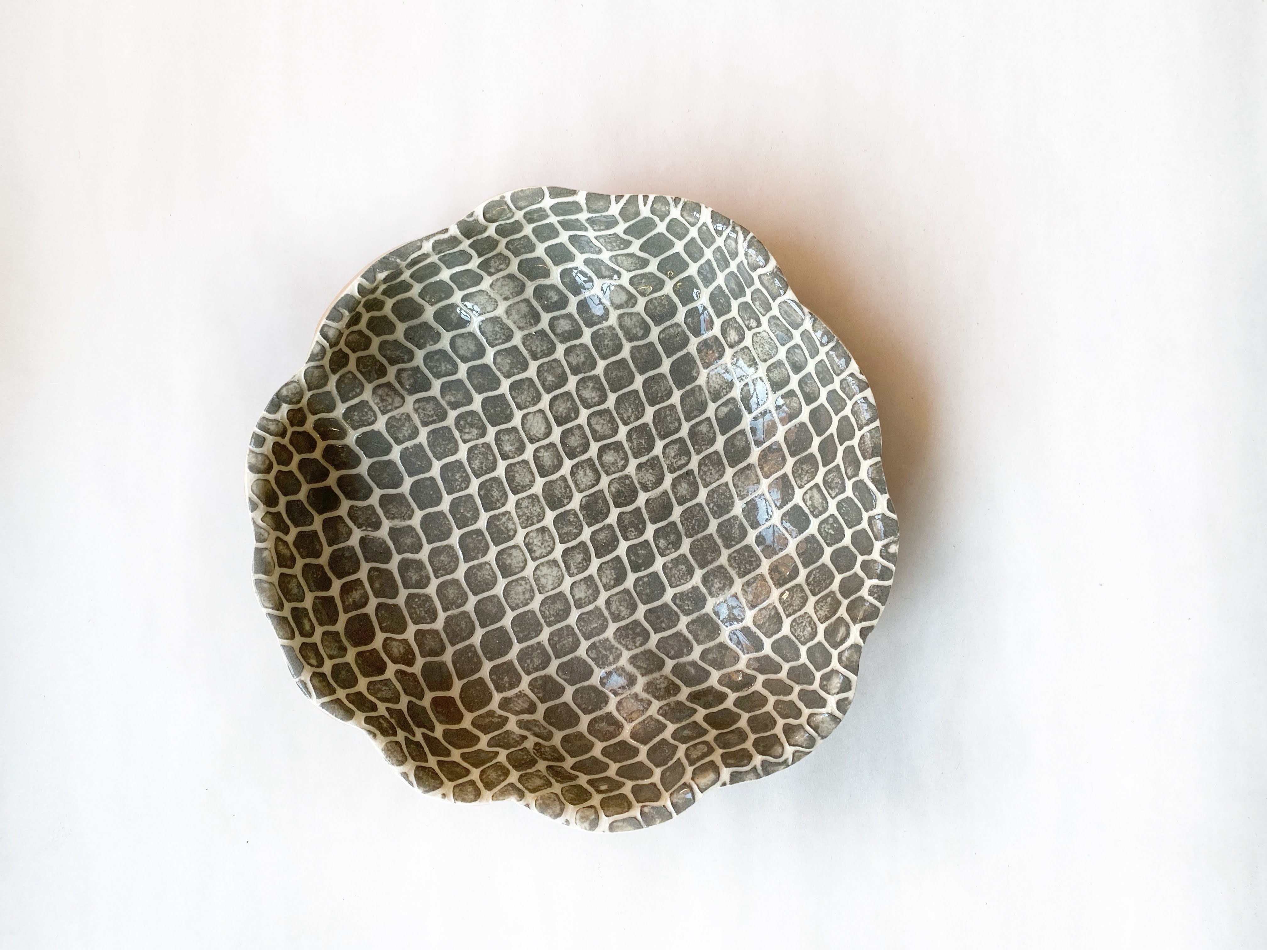 Black Medium Scallop Bowl