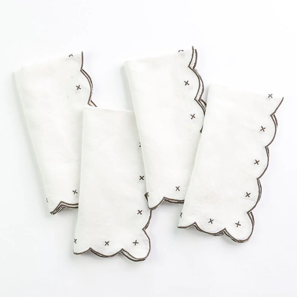 Scalloped Knot Embroidered Linen Napkin | Set of 4