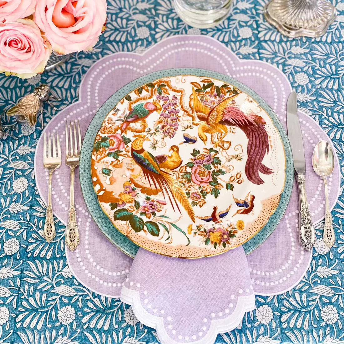 Double Dot Scallop Circle Placemat