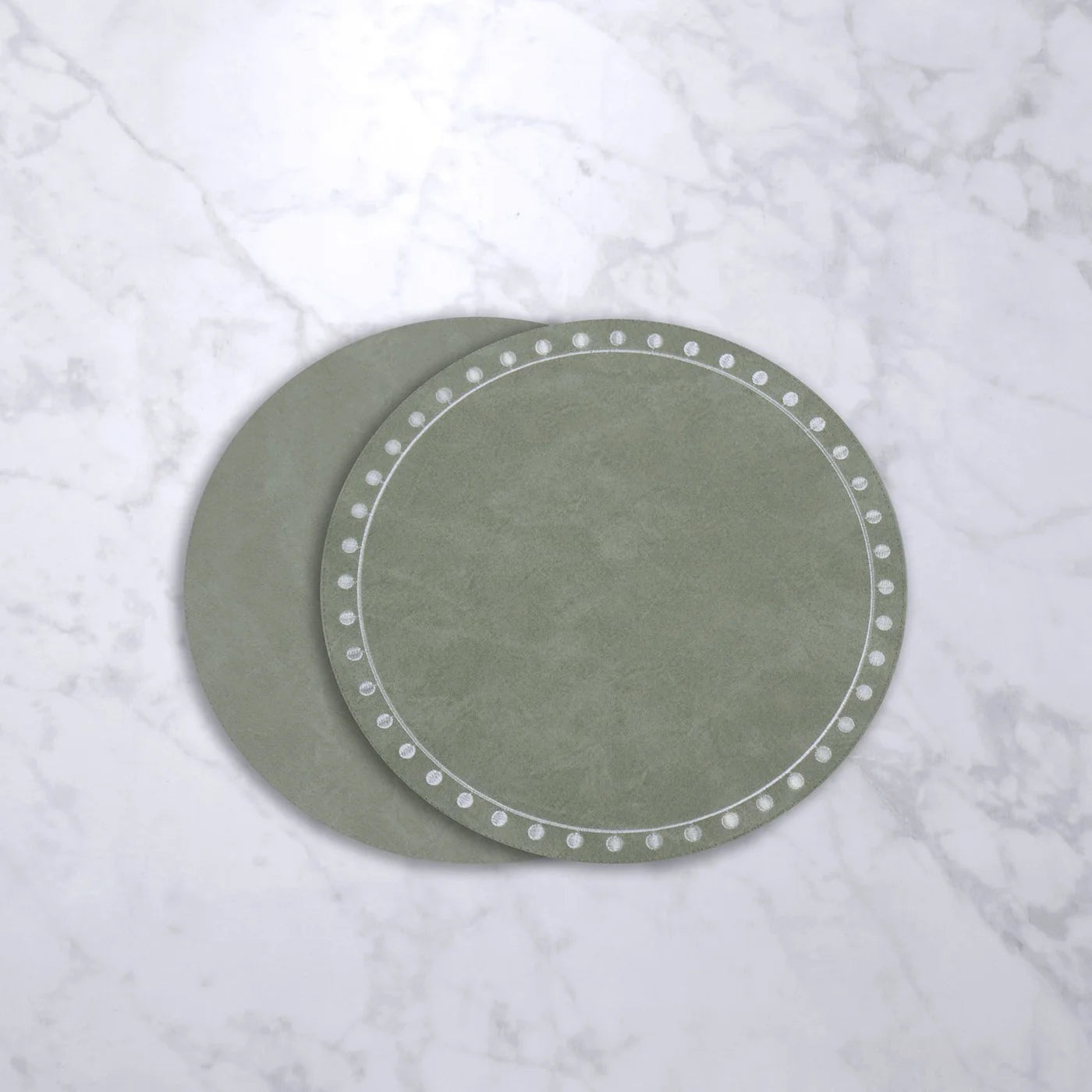 VIDA Round Embroidered Dots 15.5" Round Placemats Set of 4 (Green and White)